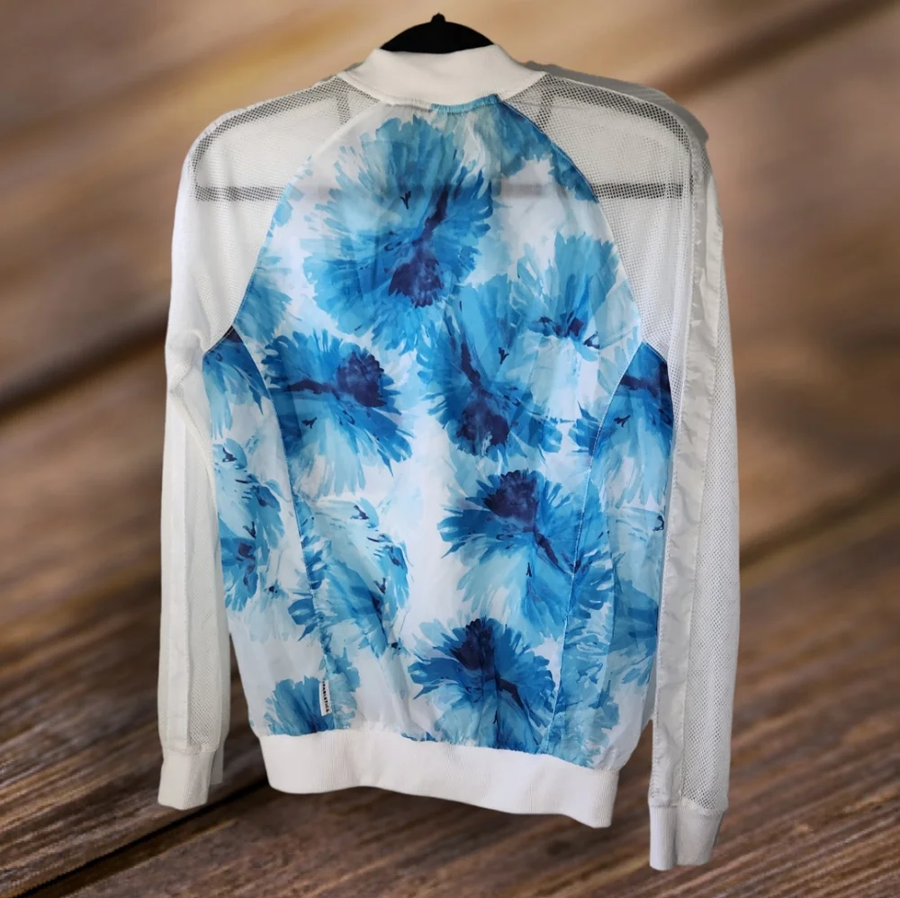 Fabletics white Atlanta jacket blue floral print mesh sleeves women's si…